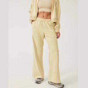Outdoor Voices High Stride Lounge Pants | Yellow | Small